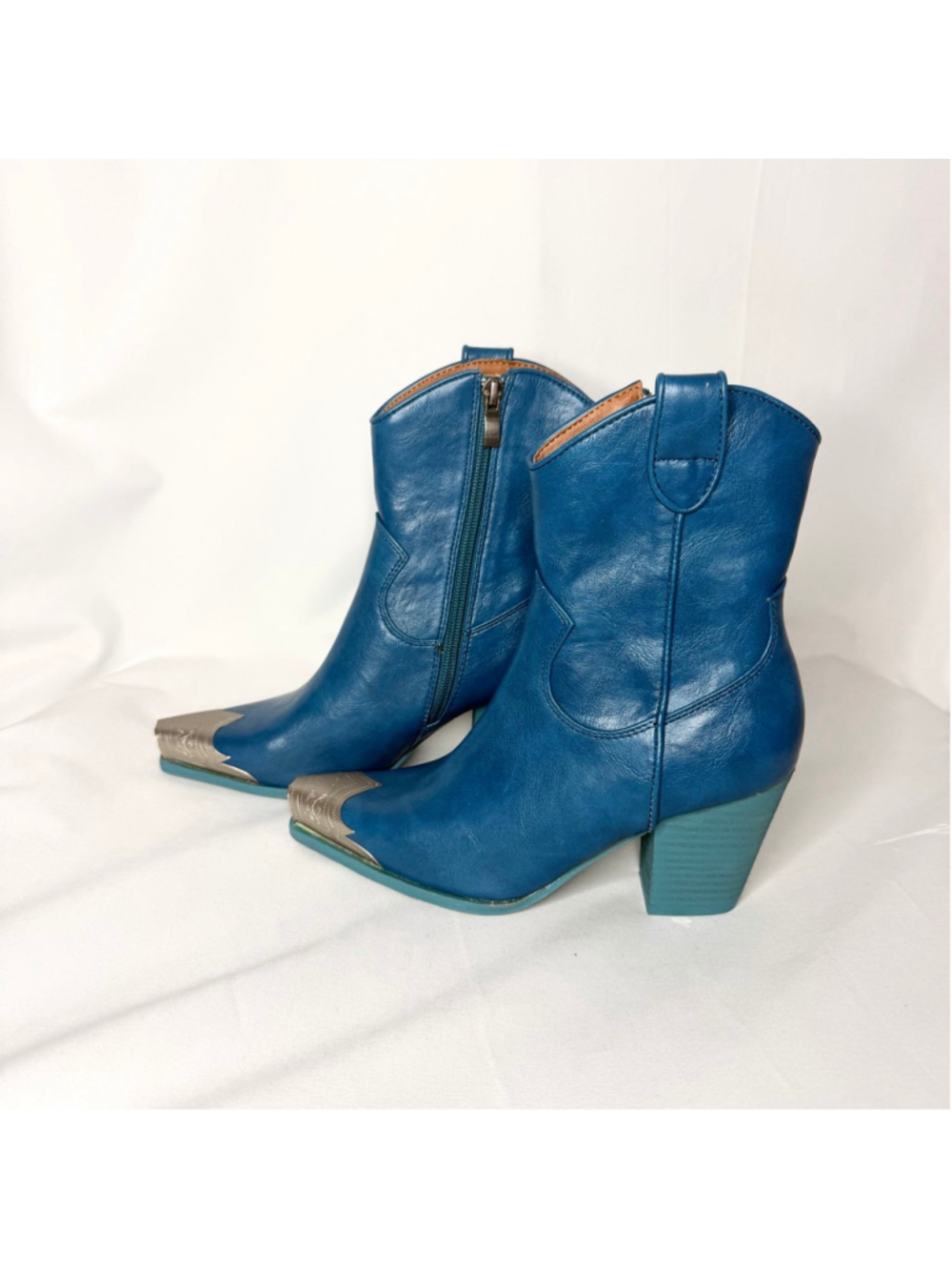 Beast Fashion Blue Square Toe Western Boots Size 6 Silver Toe NEW without tags